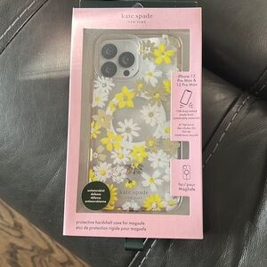Kate Spade phone case. Fits iPhone 13 Pro Max and 12 pro max